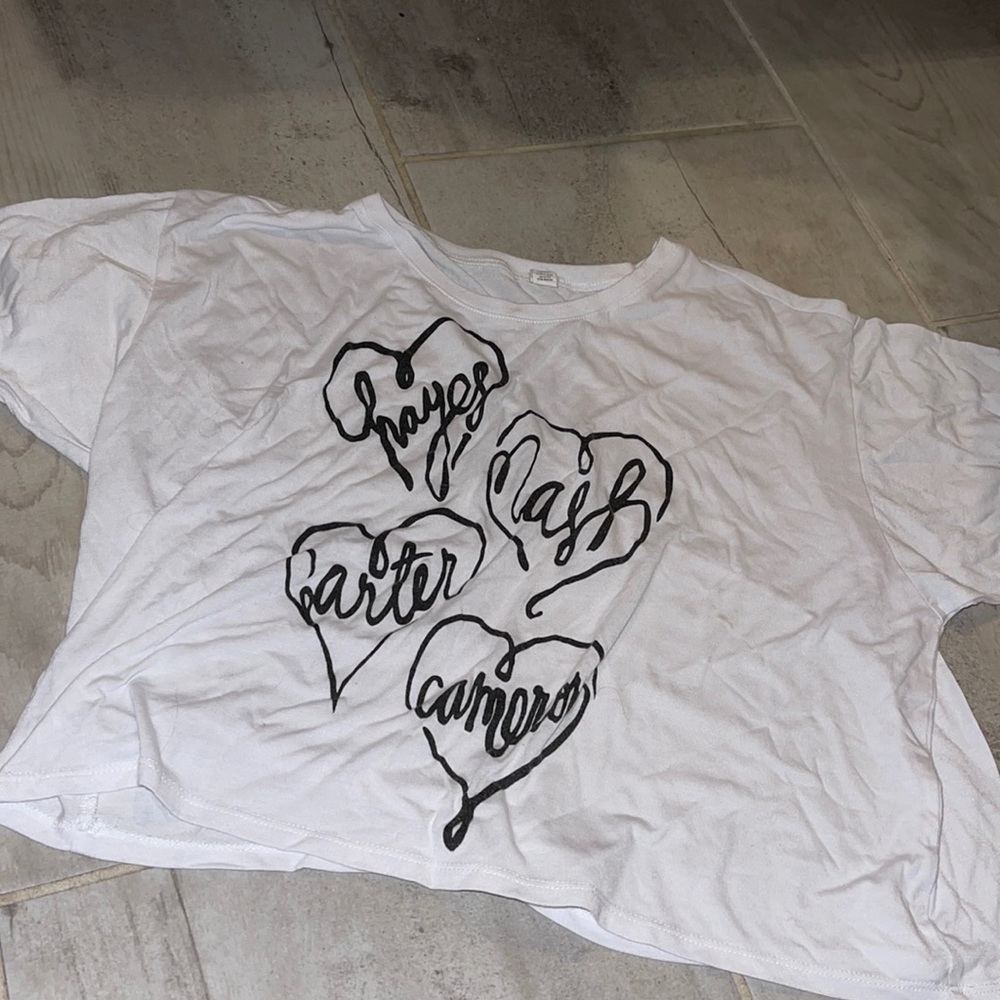 Adorable white t shirt with print